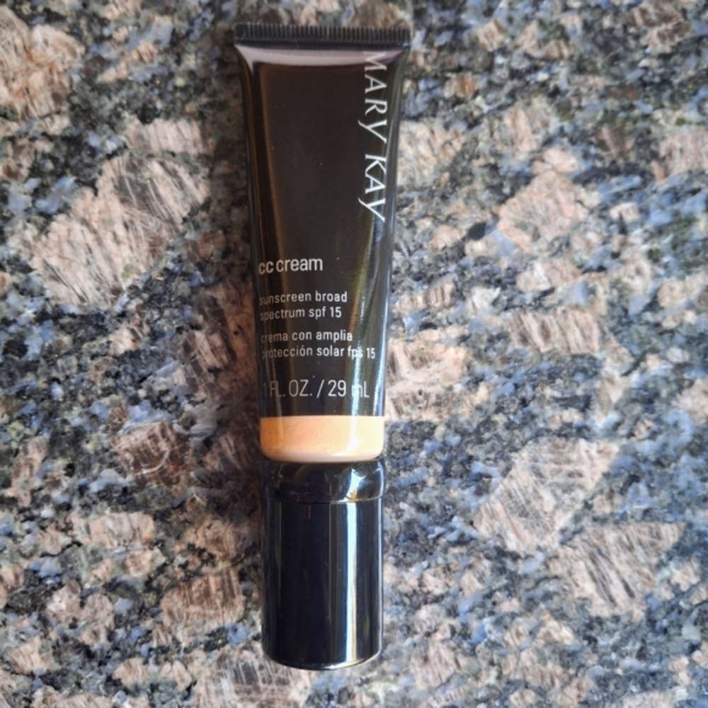 NEW VERY LIGHT Mary Kay TimeWise® Luminous 3D Foundation CC 1 fl. oz.